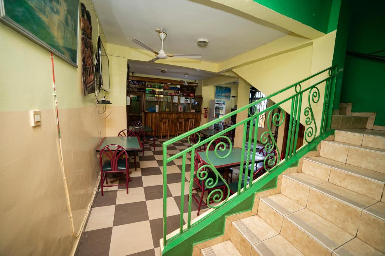 Bombay Hotel Acra Exterior foto